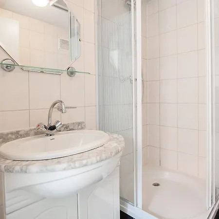 Apartamento Carre Theater
